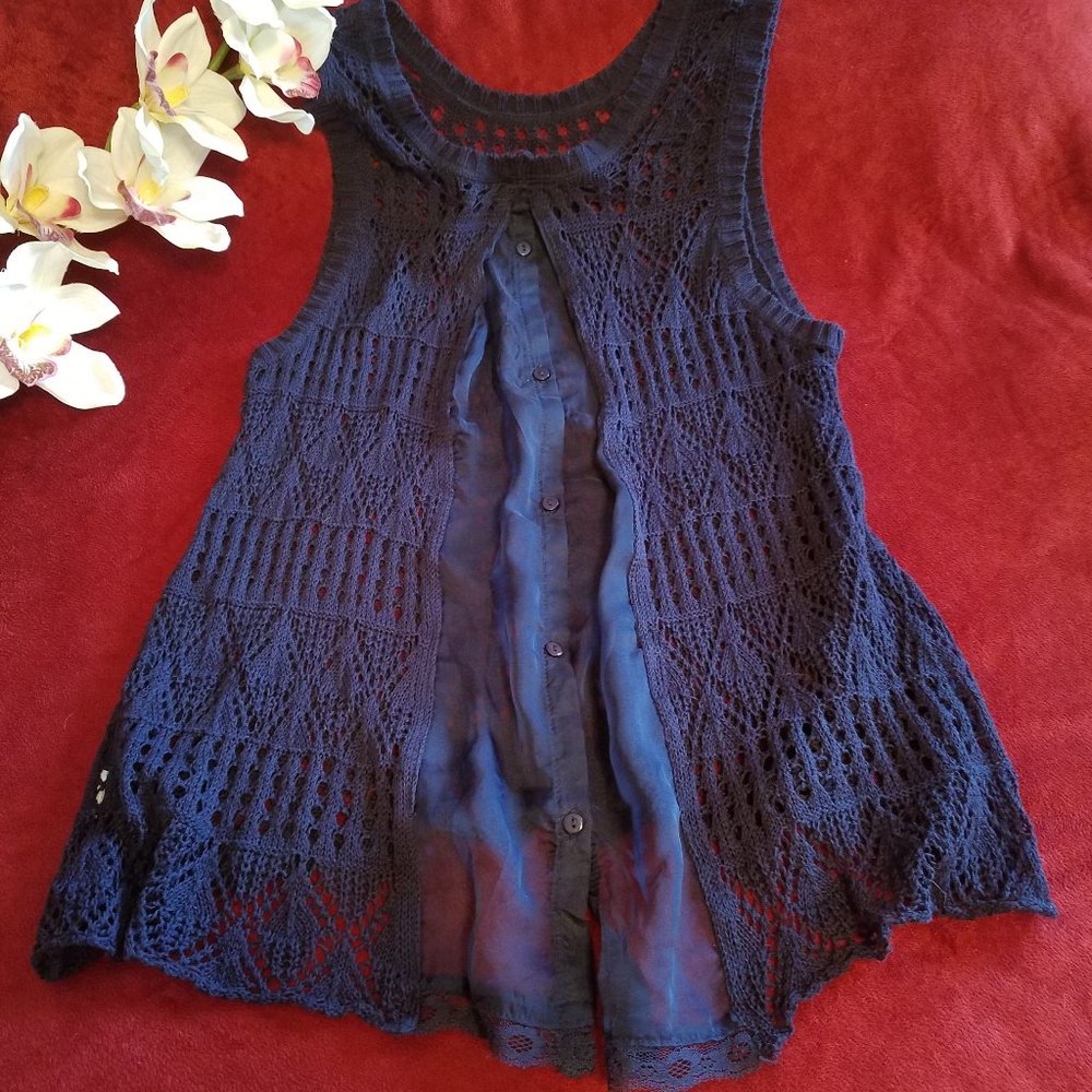Sheer button back Tank - Picture 3 of 9